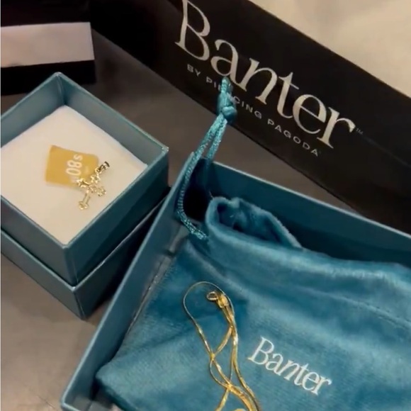 Elegant Gold Chain with Cross pendant - Picture 2 of 4